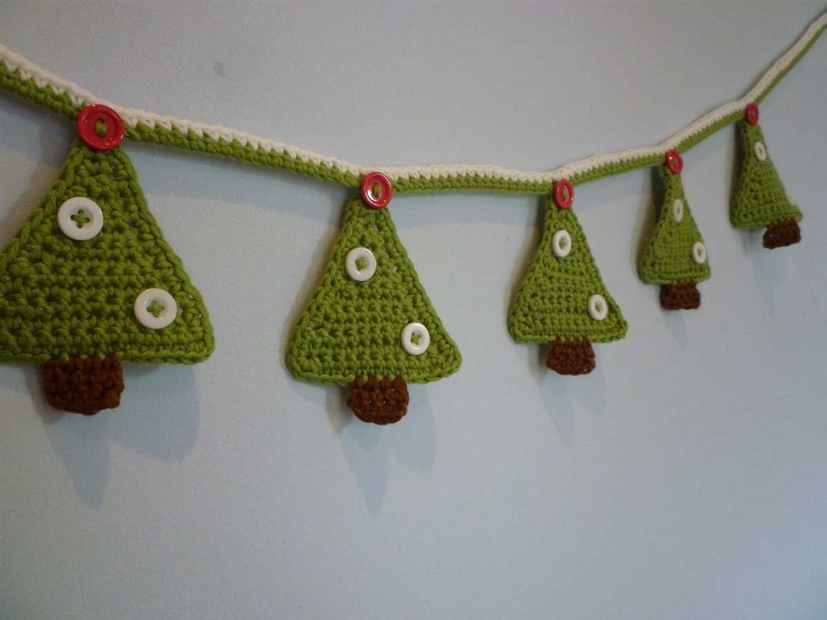 Christmas tree garland knitting pattern