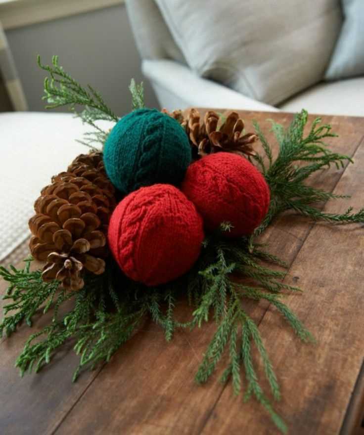 Knitted christmas balls free pattern