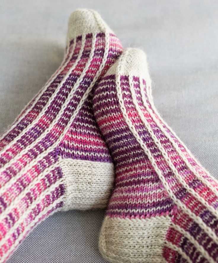 Woolen socks knitting pattern