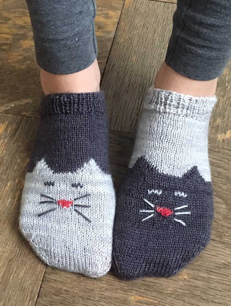 Socks for cats knitting pattern