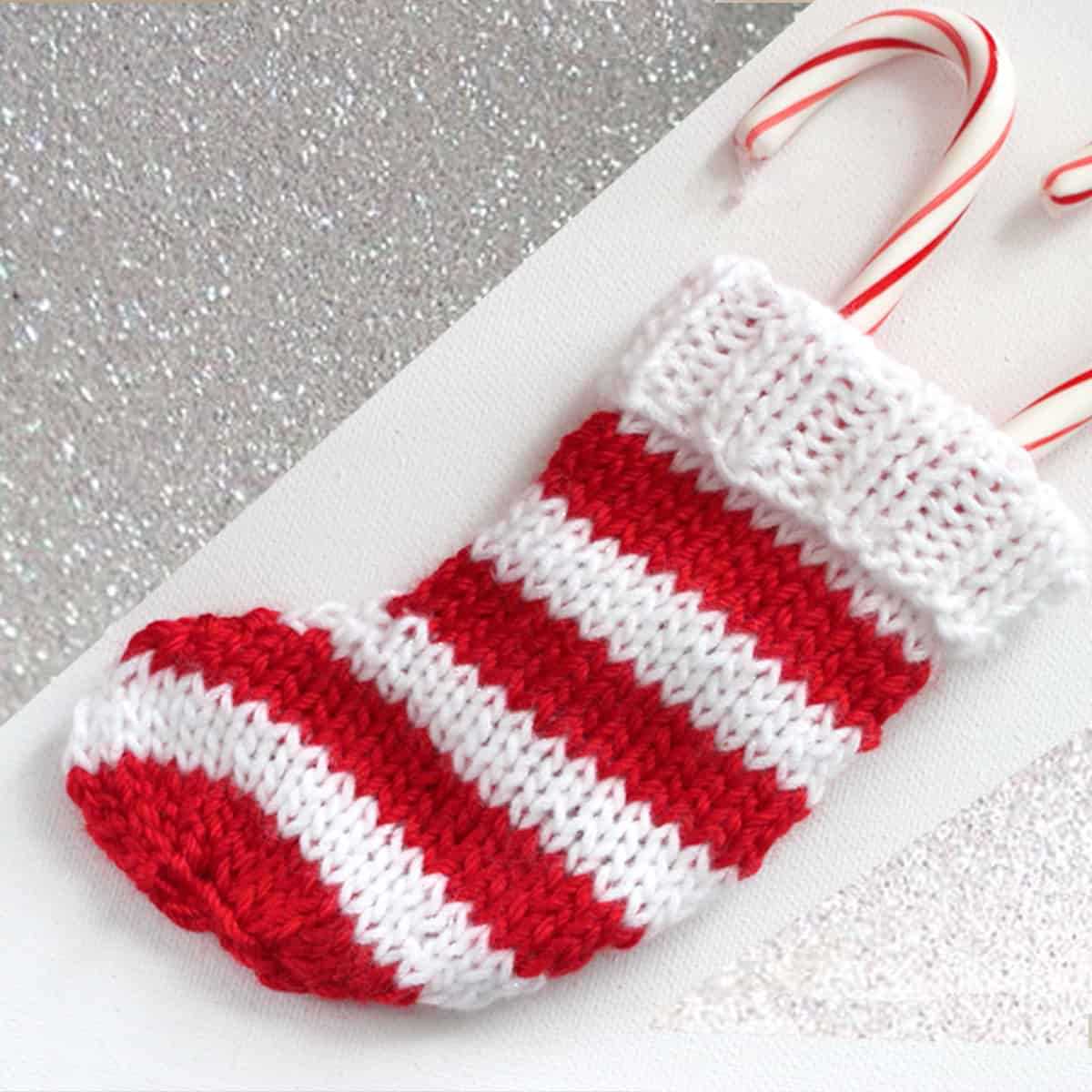 Mini xmas stocking knitting pattern