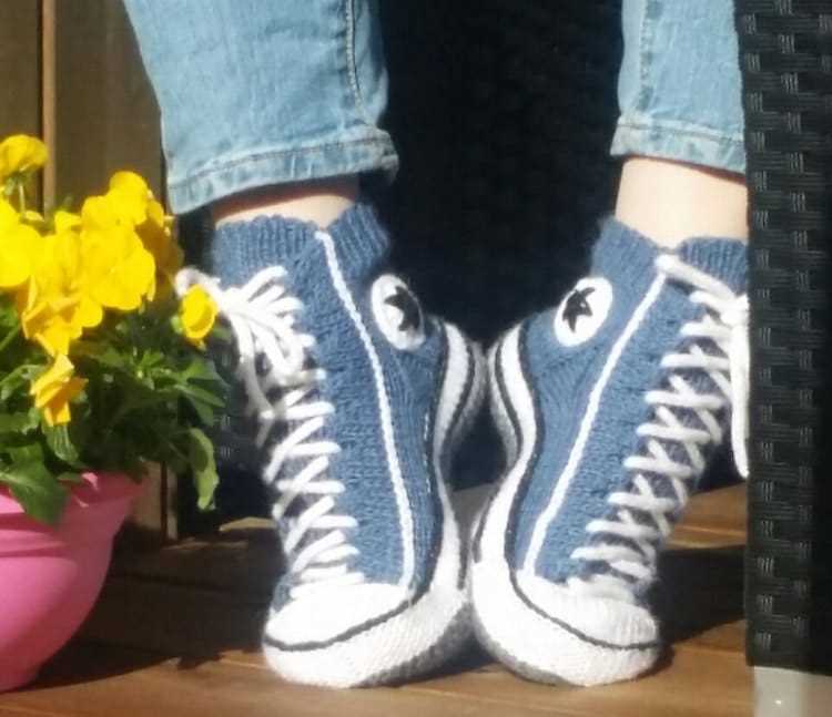 Knitted converse shoes pattern