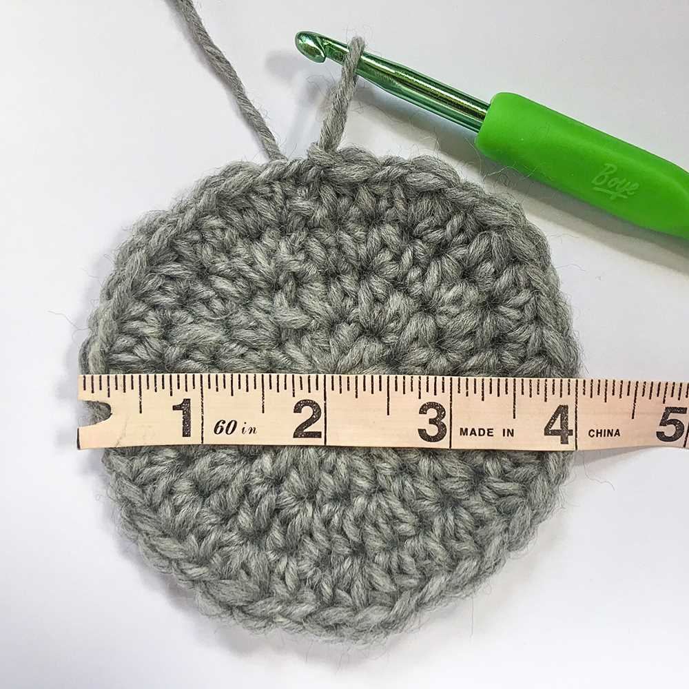 Free knit hat pattern in the round