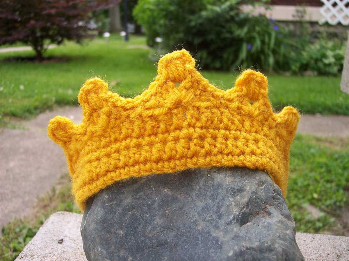 Knit tiara pattern