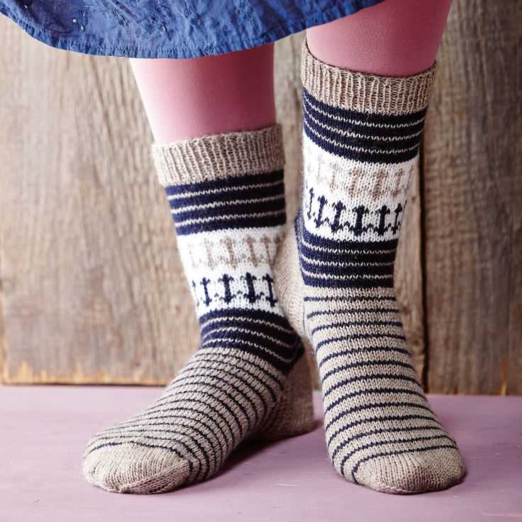 Over the knee socks knitting pattern