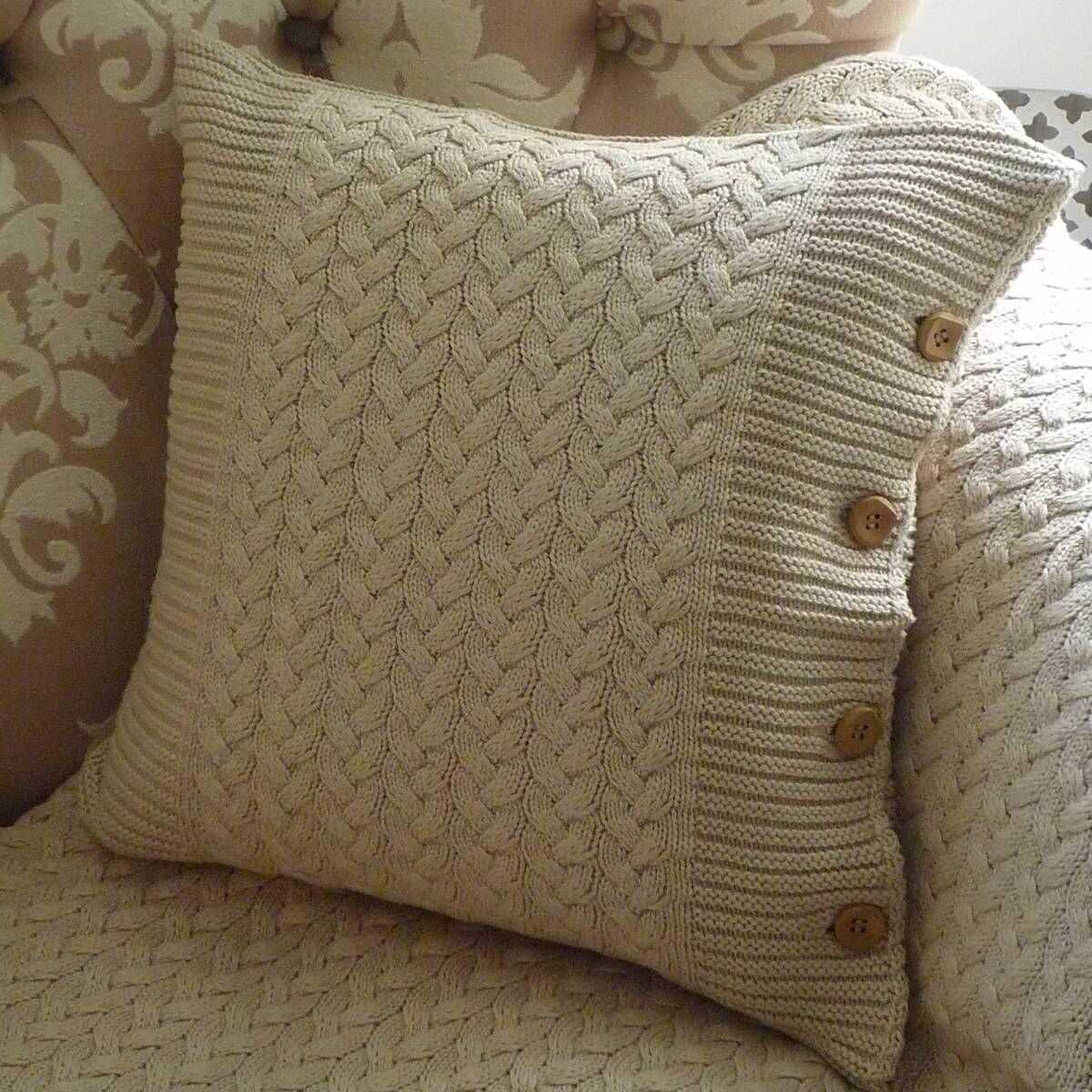 Knitted cushion patterns with buttons