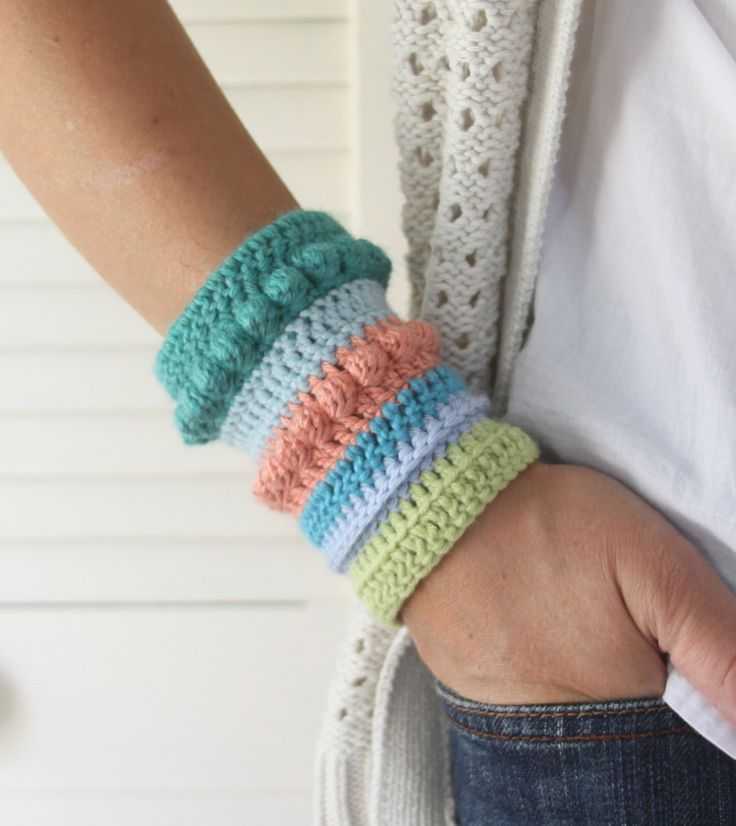 Knitted bracelet pattern