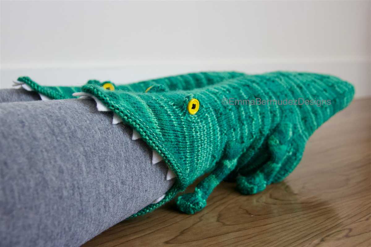 Knitting pattern crocodile socks