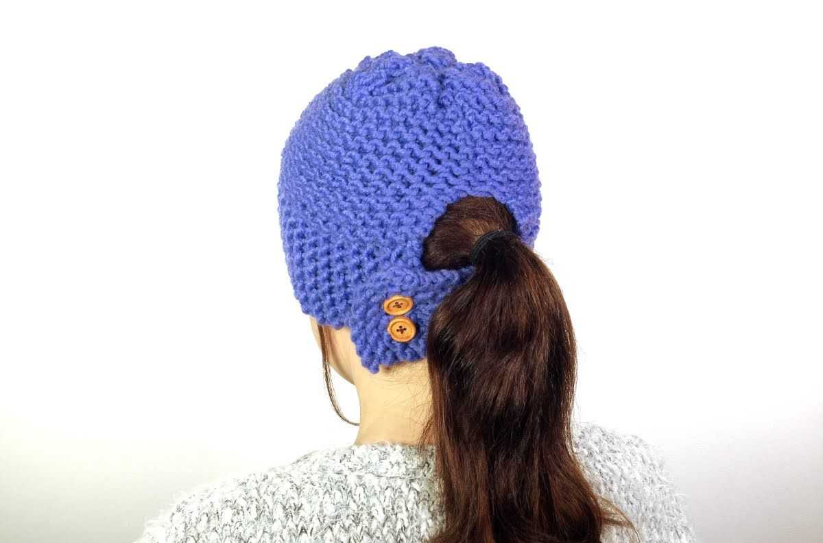 Knit hat pattern with hole for ponytail