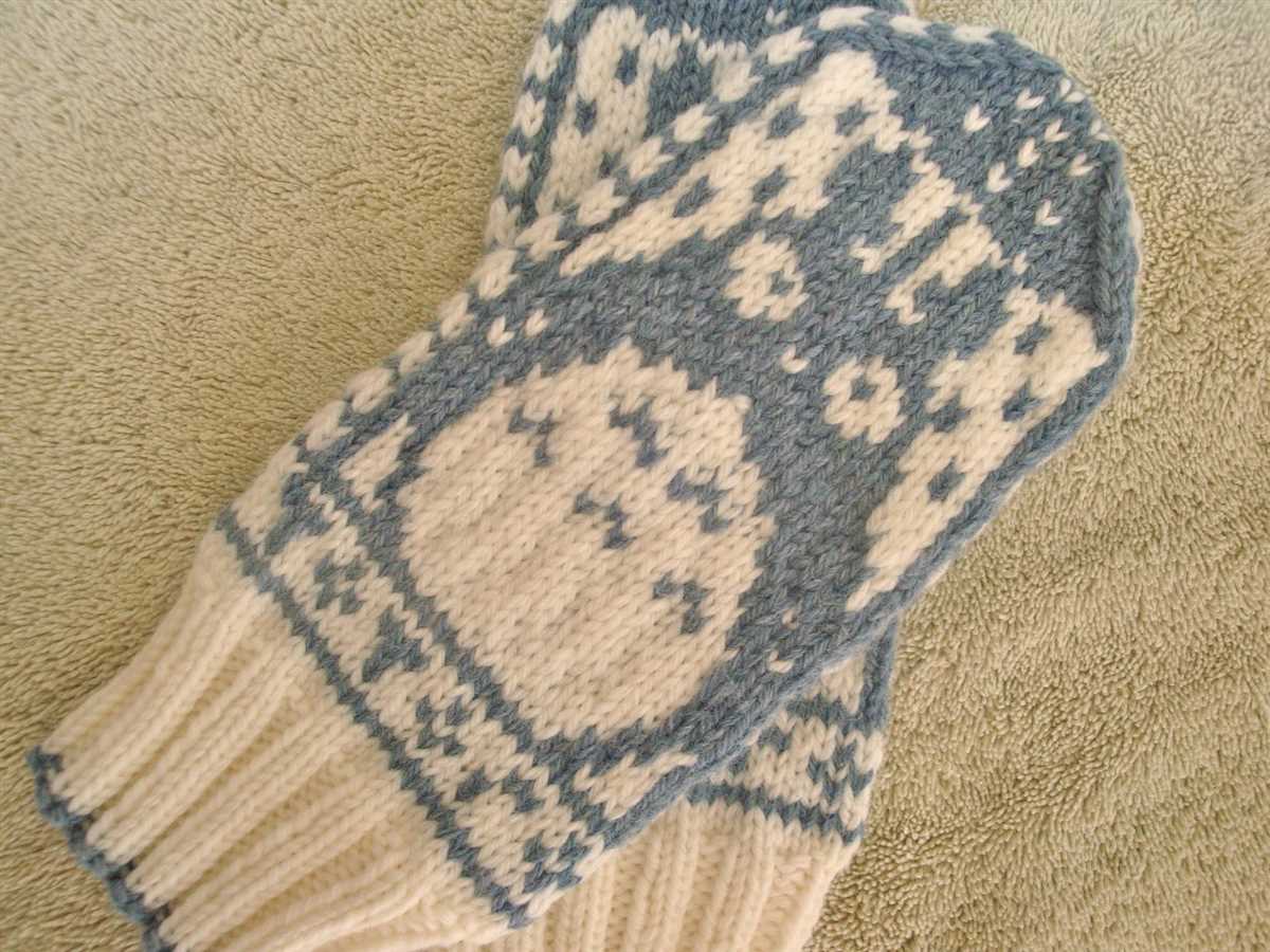 Totoro mittens knitting pattern