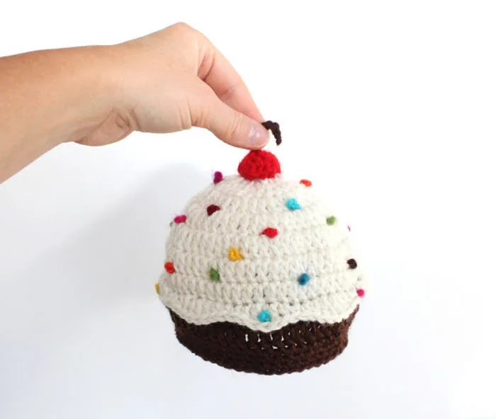 Free cupcake hat pattern knit