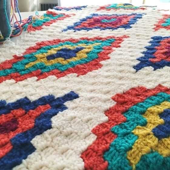 Corner to corner blanket pattern knit