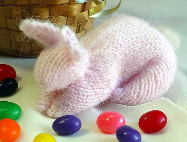 Knitted rabbit pattern square