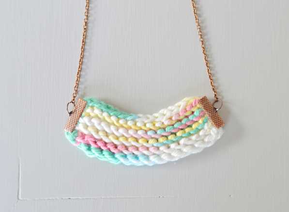 Knitted necklace pattern