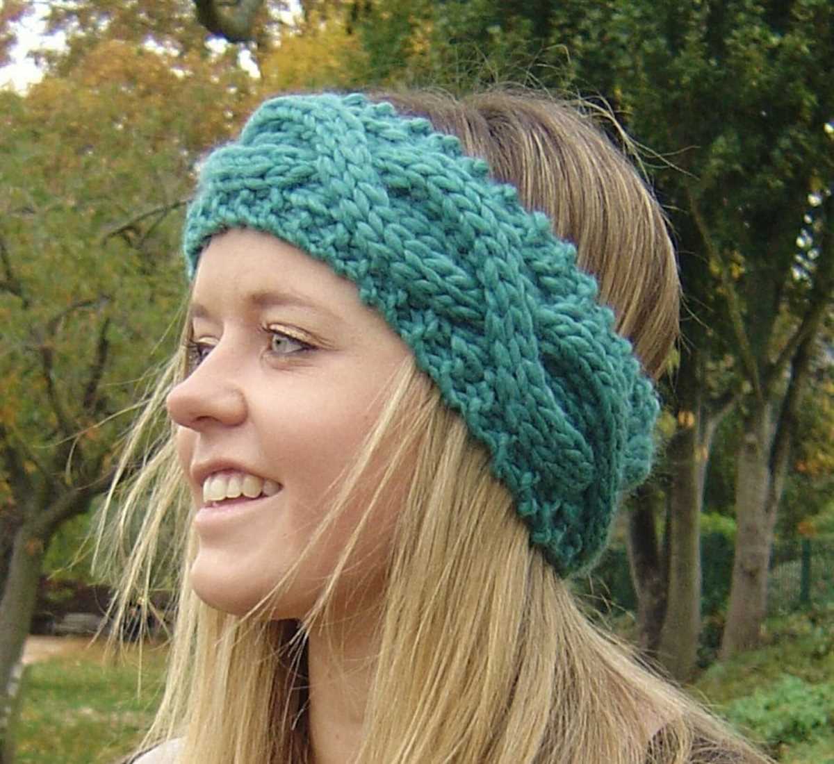 Free chunky cable knit headband pattern