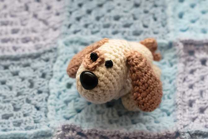 Knitted puppy pattern