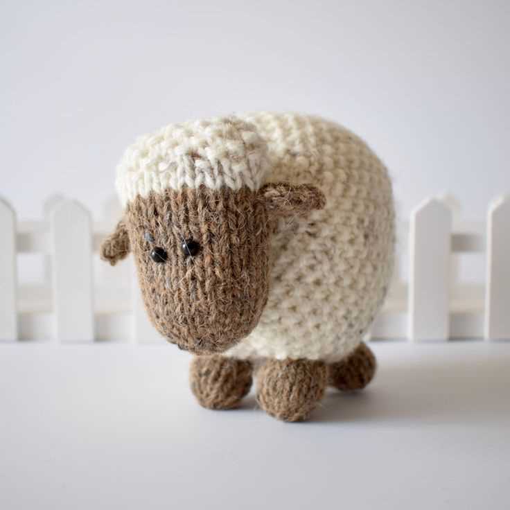 Easy knitted sheep pattern