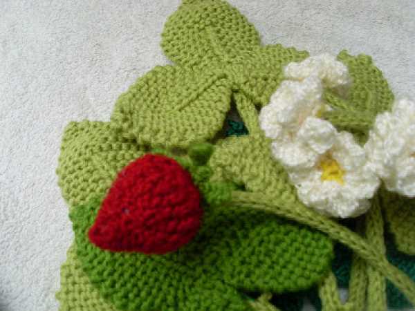 Knitted strawberry pattern free