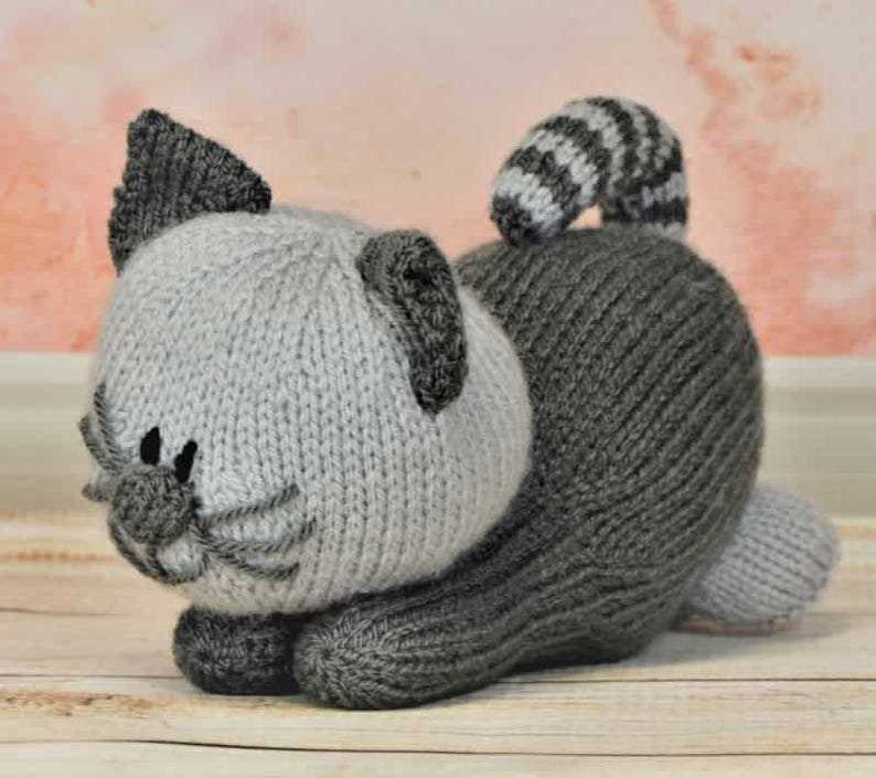 Cat toy knitting pattern