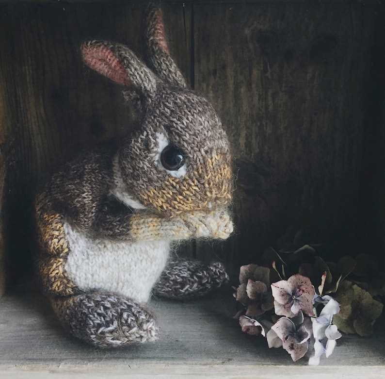 Easter bunny knitting pattern by claire garland