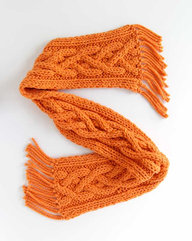 Single cable knit scarf pattern