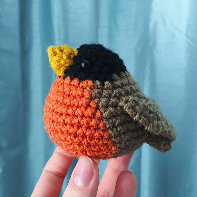 Knitted robin pattern