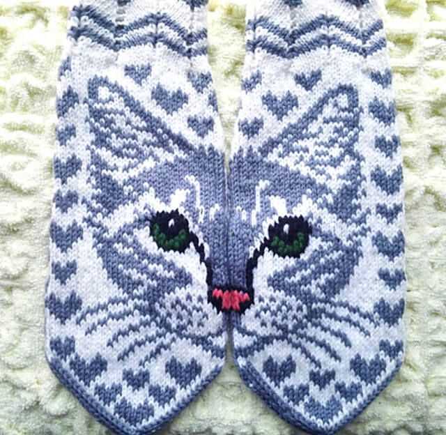 Cat mittens knitting pattern